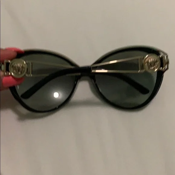 COPY - Versace sunglasses (NOT SOLD YET) - Picture 2 of 7
